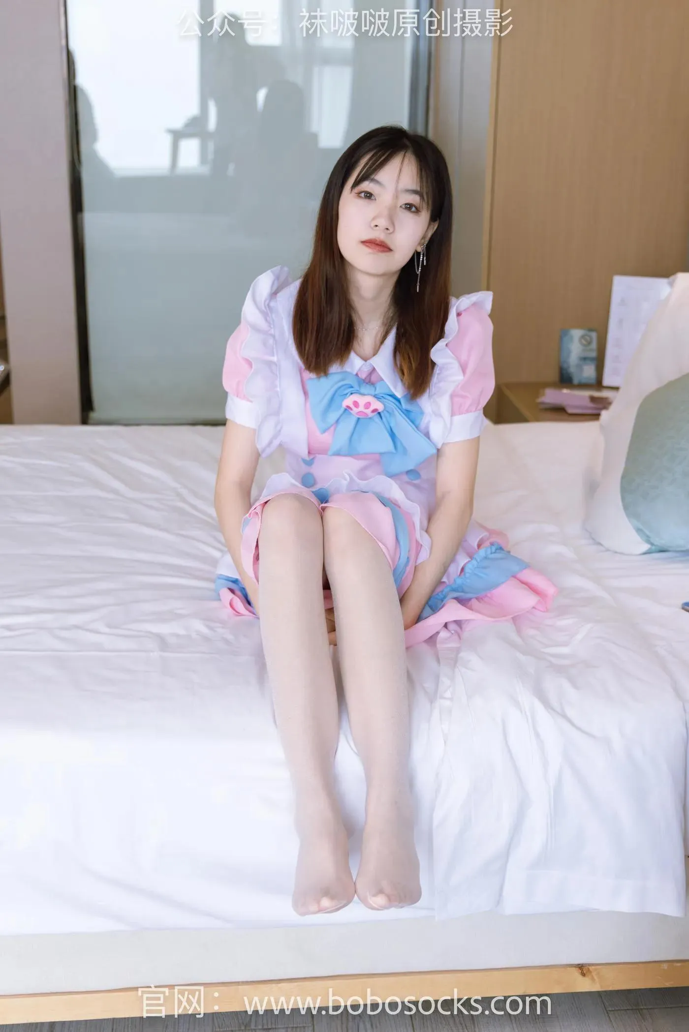 [BoBoSocks袜啵啵]NO.154 小甜豆-两双高跟鞋、珠光白丝、女仆装 [200P]插图4